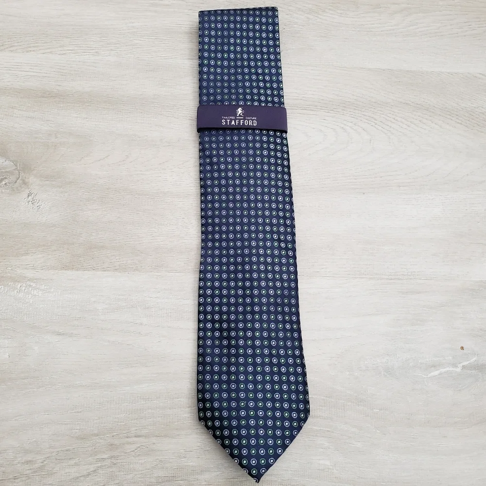 NEW Stafford 100% Silk Tie Circles Pattern